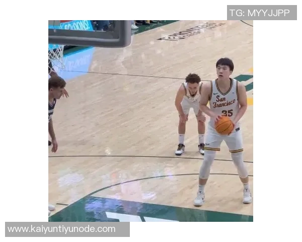 王俊杰在旧金山大学队内战术地位提升自主攻击力显著增强 王俊杰在旧金山大学队内战术地位提升自主攻击力显著增强