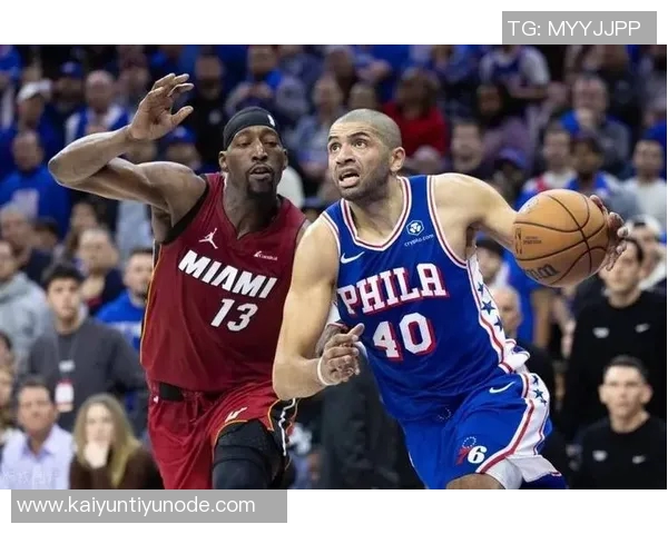 巴图姆发球踩线引争议帕金斯怒斥这球太愚蠢像业余篮球 巴图姆发球踩线引争议帕金斯怒斥这球太愚蠢像业余篮球