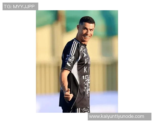 C罗社交媒体分享友谊赛精彩瞬间展现团队精神与奋斗决心