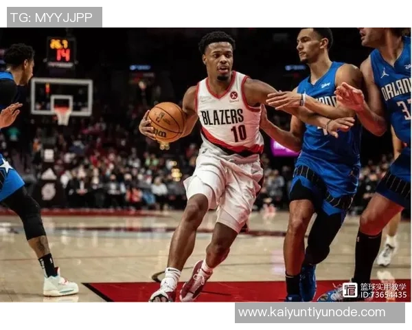 邓利维赞梅尔顿短暂出场展现价值幸福他能重返球队助力新赛季 邓利维赞梅尔顿短暂出场展现价值幸福他能重返球队助力新赛季